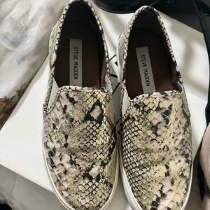 7.5 Steve Madden snakeskin flats